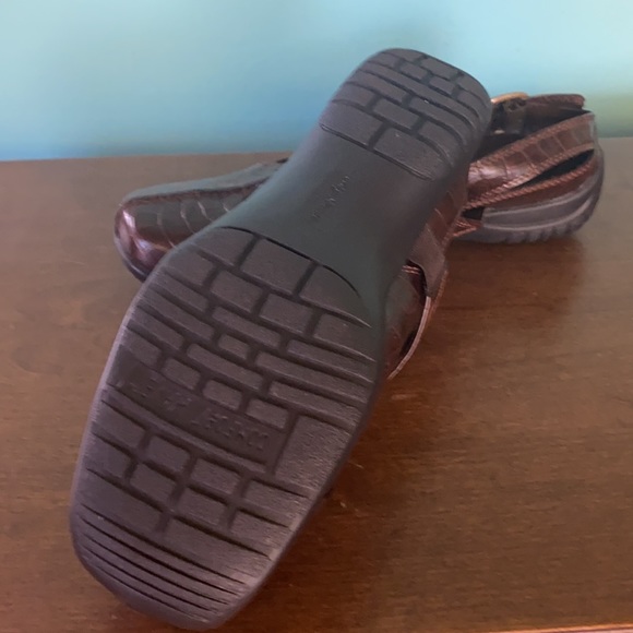 Easy Street Women’s Flats - Picture 2 of 4